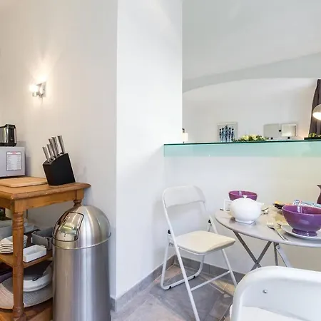 Modern 2-bed Pedestrian Rue Hoche With Ac & Balcony *