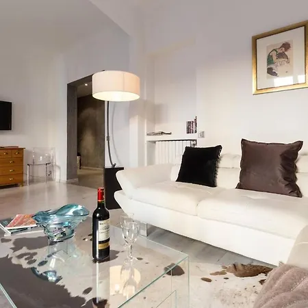 Apartment Modern 2-bed Pedestrian Rue Hoche With Ac & Balcony *