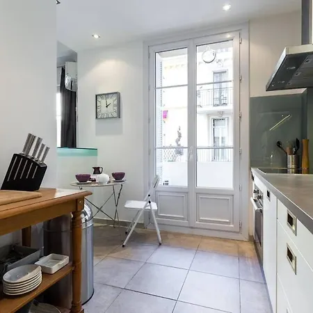 Modern 2-bed Pedestrian Rue Hoche With Ac & Balcony Apartment Cannes